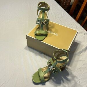 Michael Kors Izzy T-Strap Sandles in sage with box. Size 8